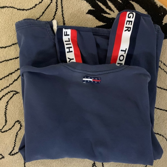 Vintage Tommy Hilfiger Distressed Sweatshirt - Picture 4 of 8